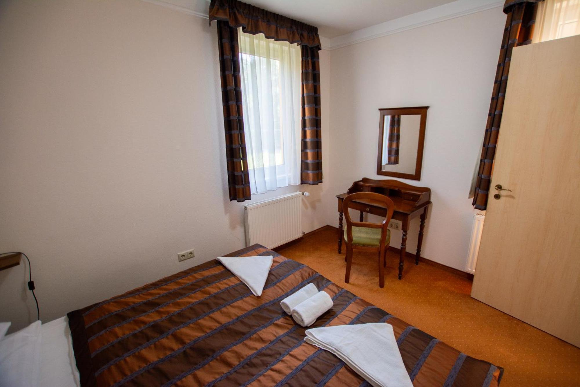 Bernadett Villa Apartman 3 Bük Exteriör bild